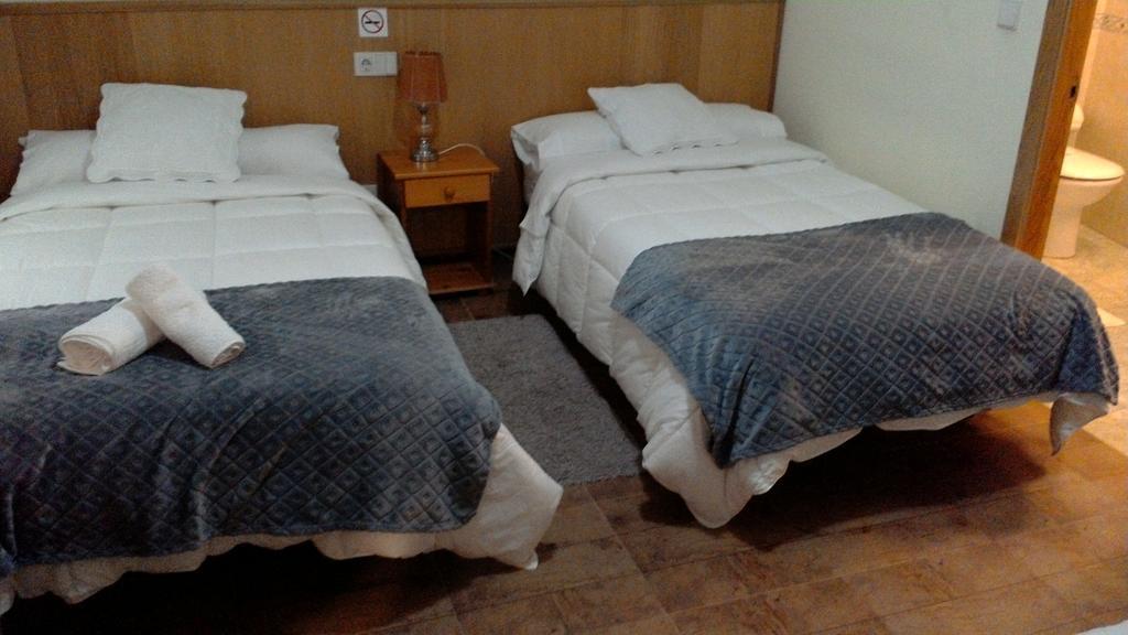 Hostal Ponte Dos Santos Ribadeo Exterior foto