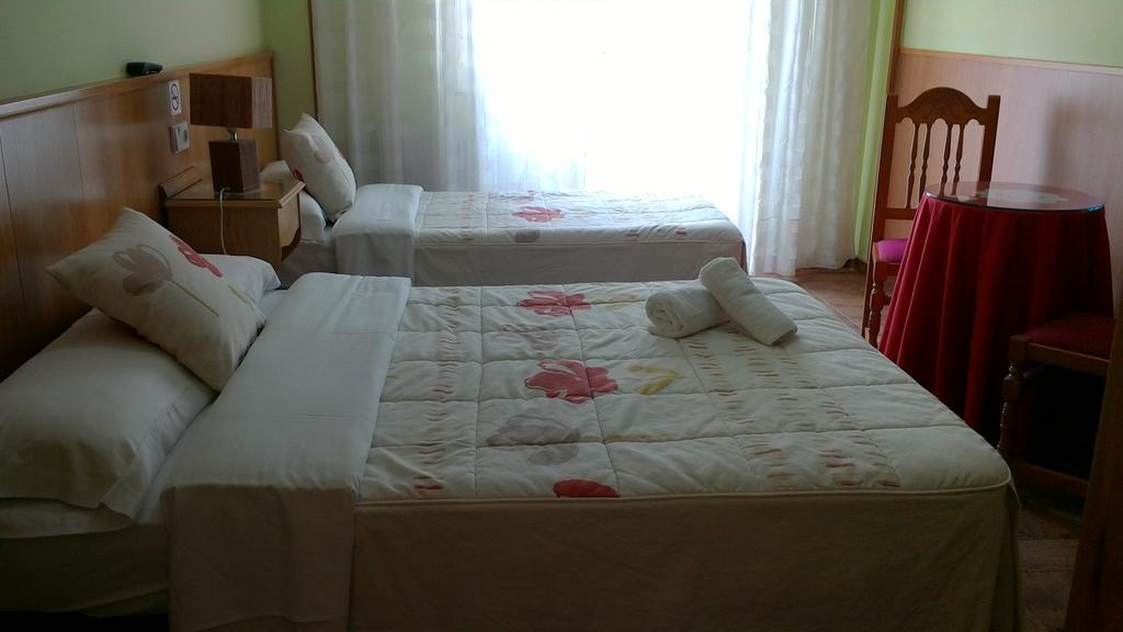 Hostal Ponte Dos Santos Ribadeo Exterior foto