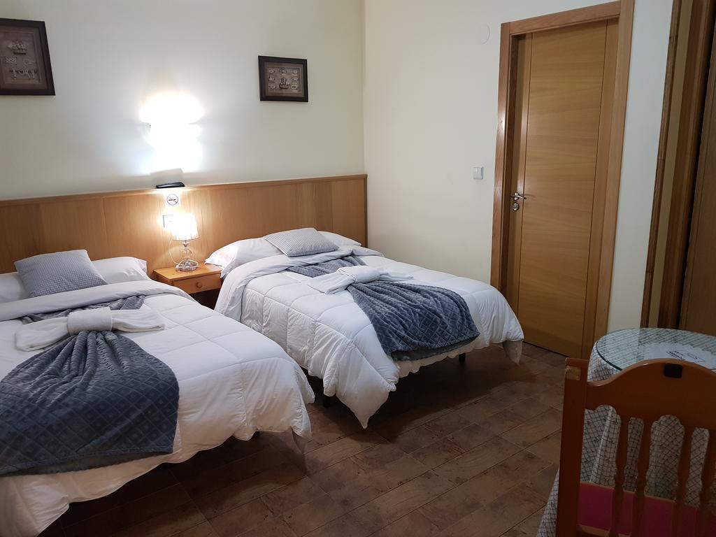 Hostal Ponte Dos Santos Ribadeo Exterior foto