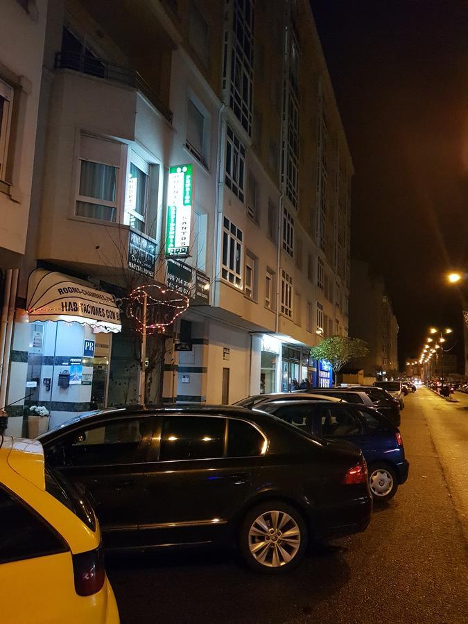 Hostal Ponte Dos Santos Ribadeo Exterior foto