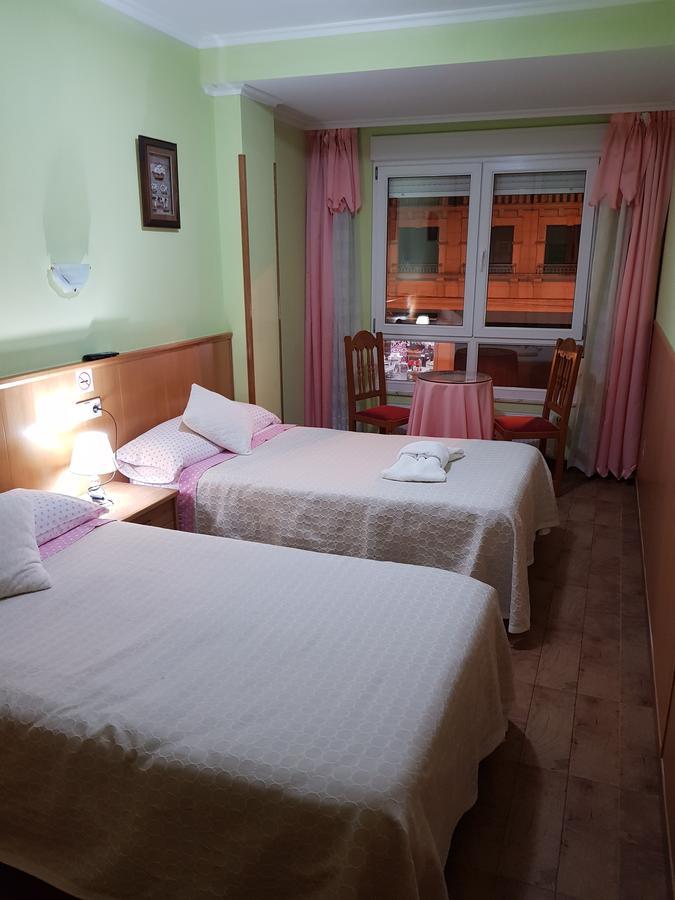 Hostal Ponte Dos Santos Ribadeo Exterior foto