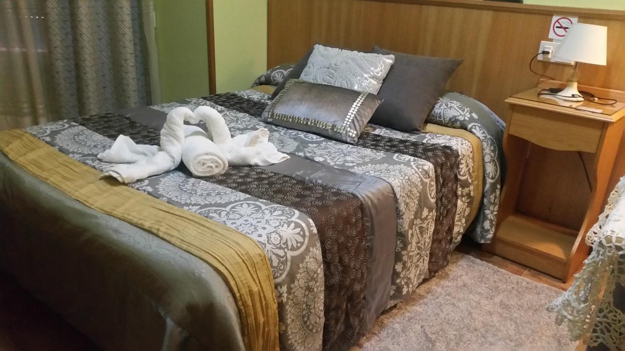 Hostal Ponte Dos Santos Ribadeo Exterior foto